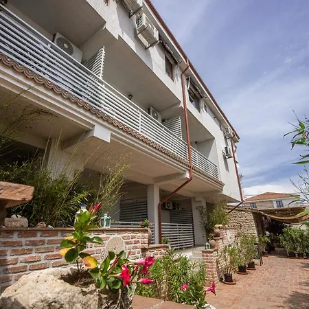 Artelier Вама-Веке